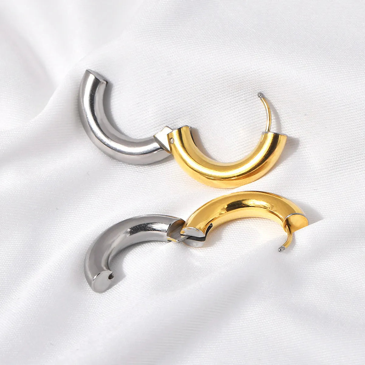 1 Pair Casual Simple Style Round Color Block Plating Titanium Steel Earrings