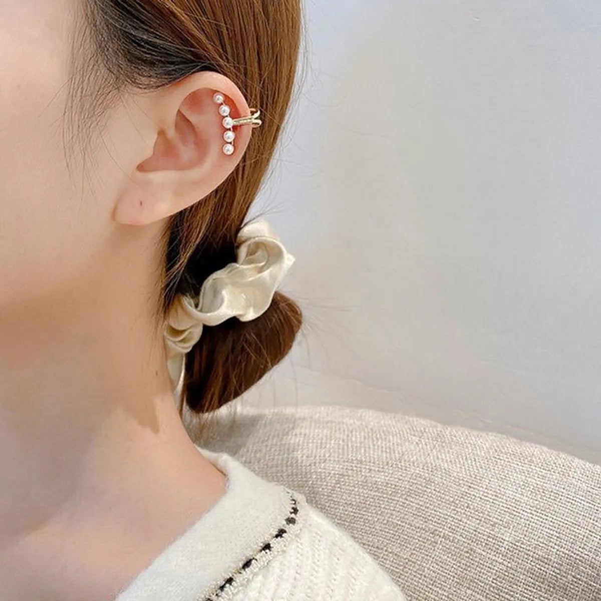 1 Pair Casual Simple Style Round Inlay Alloy Pearl Ear Cuffs