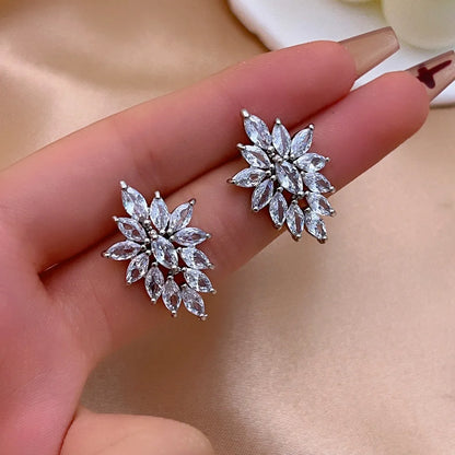 1 Pair Casual Simple Style Shiny Flower Plating Inlay Copper Zircon White Gold Plated Ear Studs