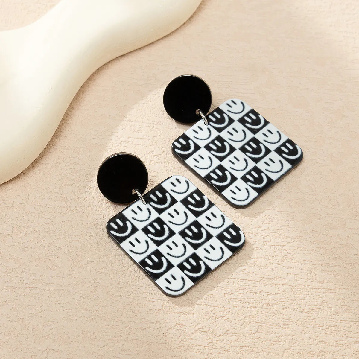 1 Pair Casual Simple Style Smiley Face Rectangle Stoving Varnish Arylic Drop Earrings