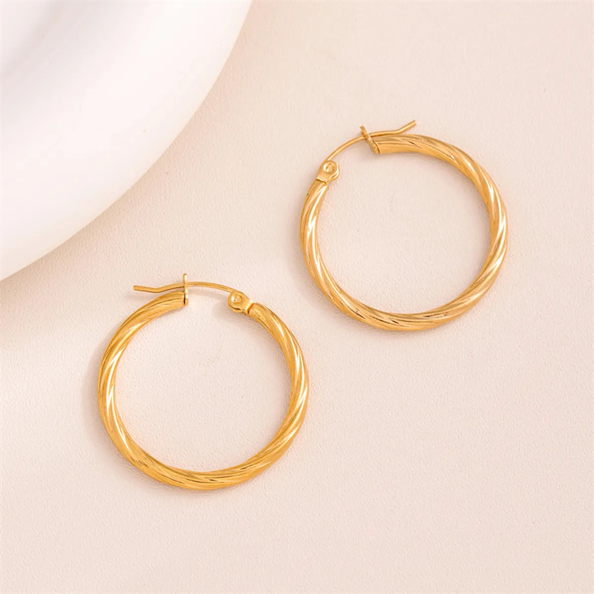 1 Pair Casual Simple Style Twist Plating Stainless Steel Titanium Steel 18k Gold Plated Earrings