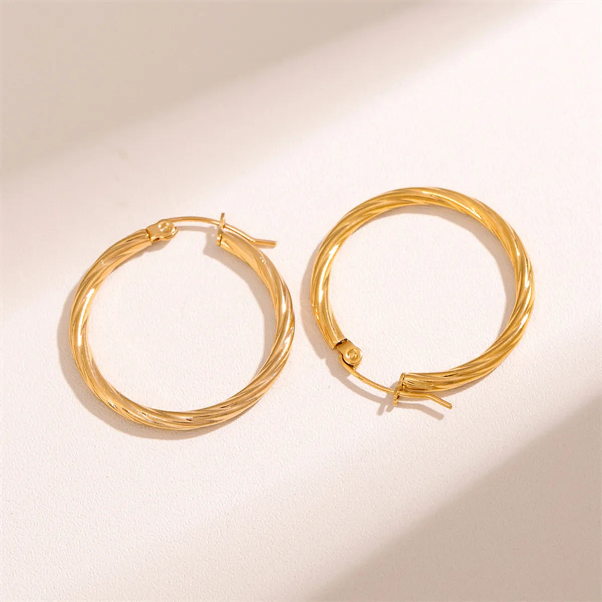 1 Pair Casual Simple Style Twist Plating Stainless Steel Titanium Steel 18k Gold Plated Earrings