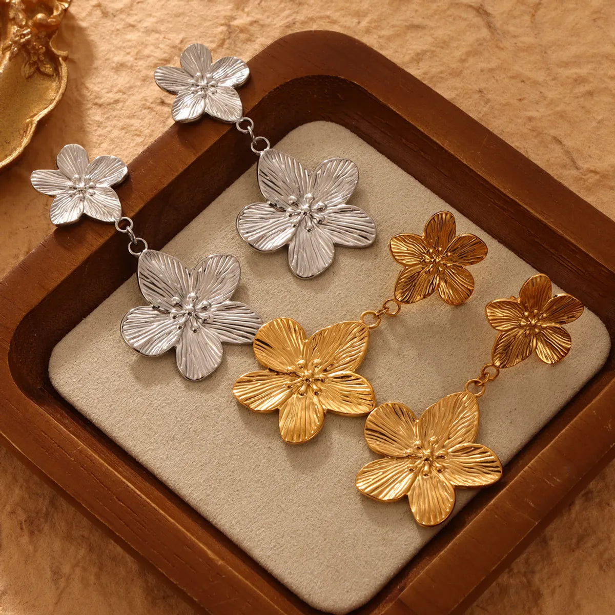 1 Pair Casual Sweet Simple Style Flower Petal Butterfly Inlay 304 Stainless Steel Pearl 18K Gold Plated Drop Earrings