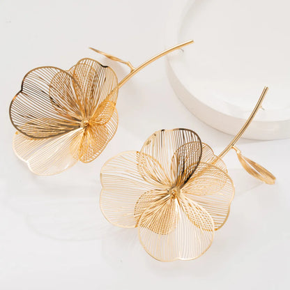 1 Pair Casual Vacation Classic Style Flower Alloy Gold Plated Silver Plated Drop Earrings