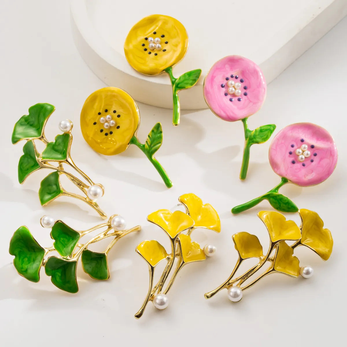 1 Pair Casual Vacation Classic Style Flower Ginkgo Leaf Enamel Inlay Alloy Pearl Gold Plated Ear Studs