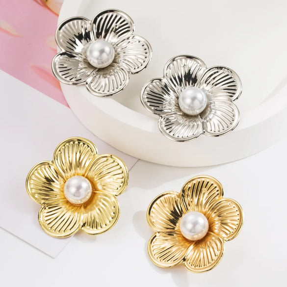 1 Pair Casual Vacation Classic Style Flower Inlay Alloy Artificial Pearls Resin Gold Plated Silver Plated Ear Studs