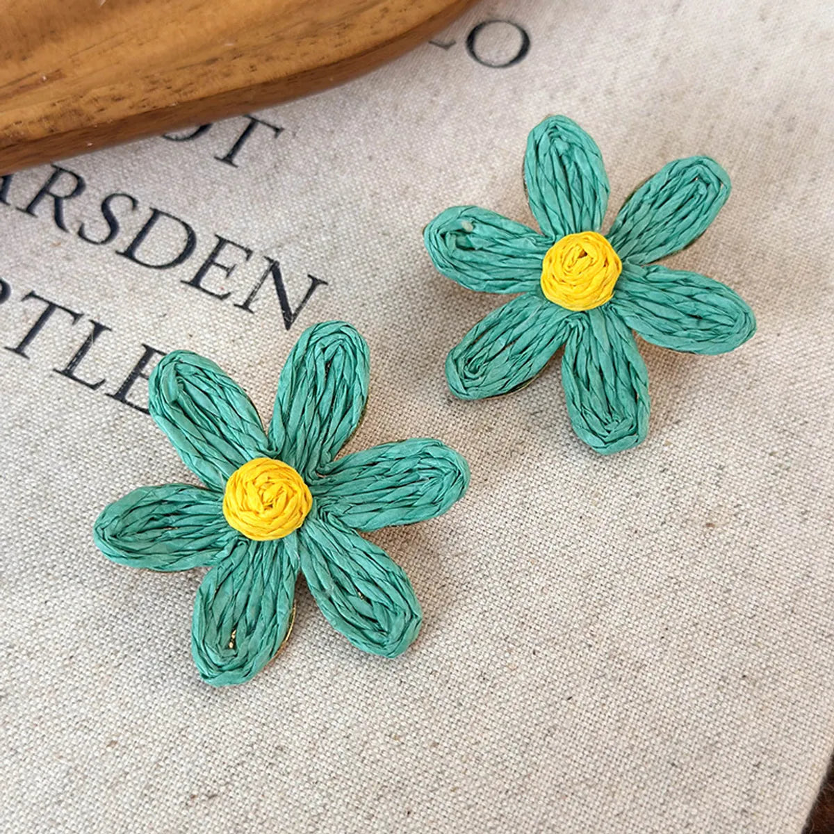 1 Pair Casual Vacation Classic Style Sunflower Alloy Raffia Ear Studs