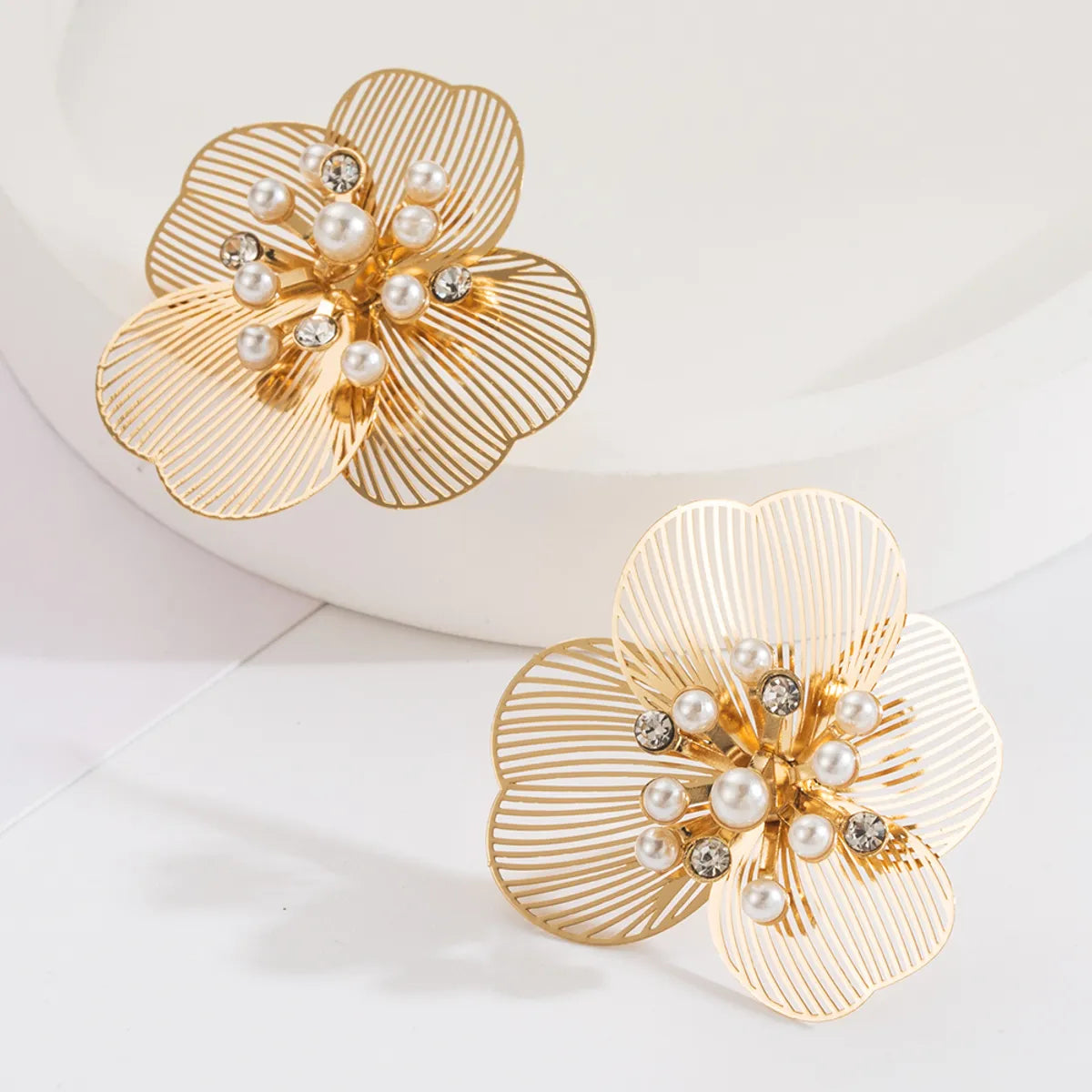 1 Pair Casual Vacation Flower Plating Alloy Gold Plated Silver Plated Ear Studs