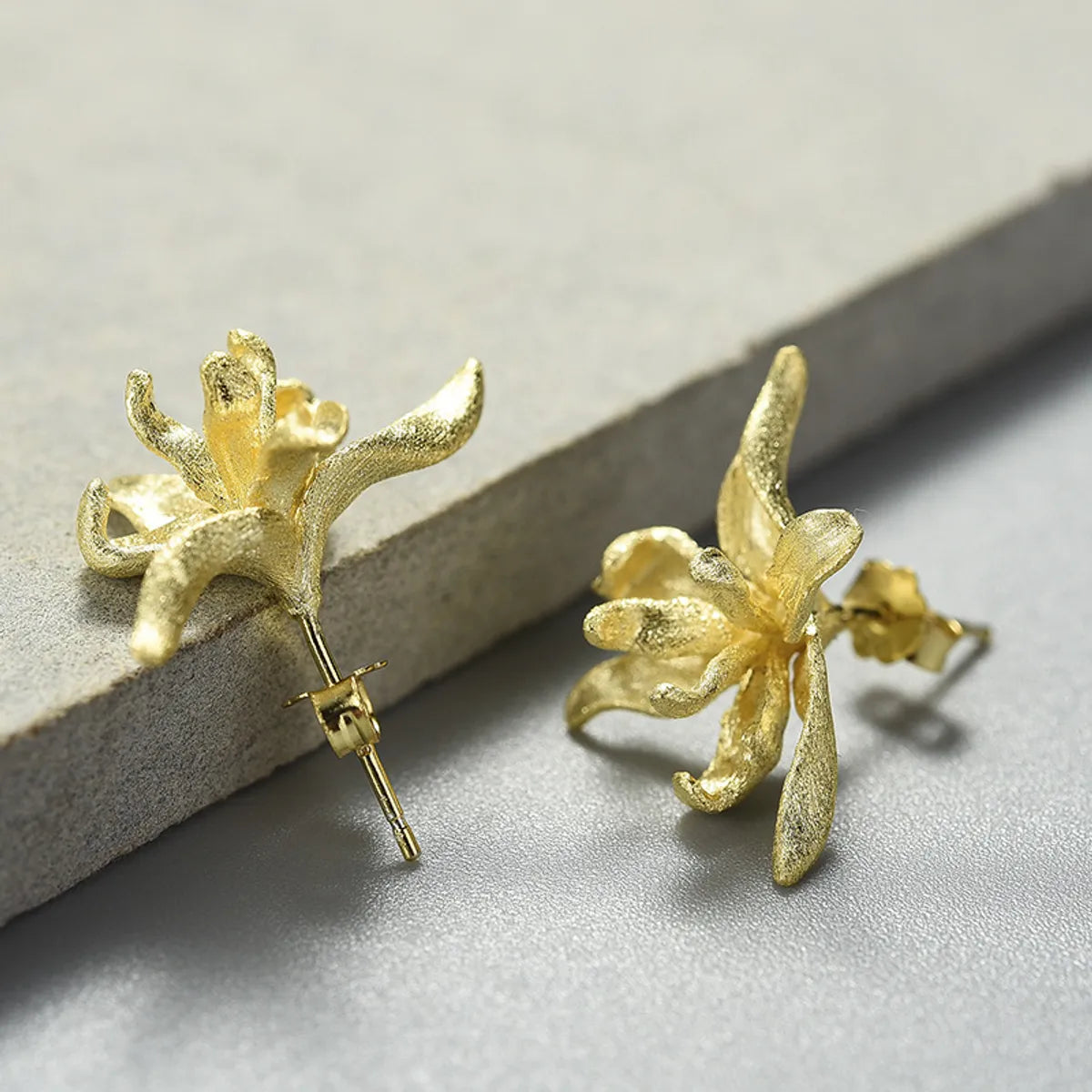 1 Pair Chinoiserie Pastoral Flower Plating Sterling Silver Ear Studs