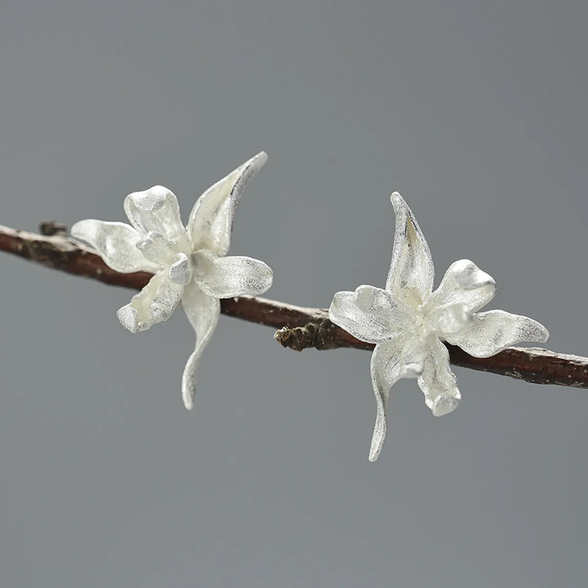 1 Pair Chinoiserie Pastoral Flower Plating Sterling Silver Ear Studs