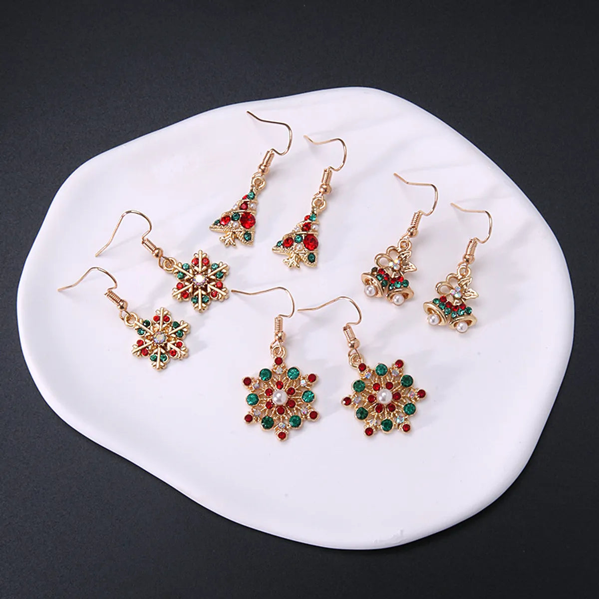 1 Pair Classic Style Geometric Santa Claus Snowflake Alloy Drop Earrings Ear Studs