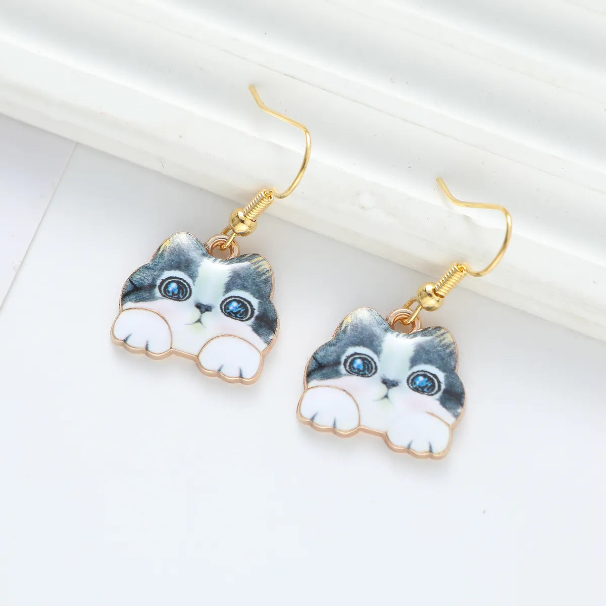 1 Pair Cute Cat Synthetic Resin Alloy Drop Earrings