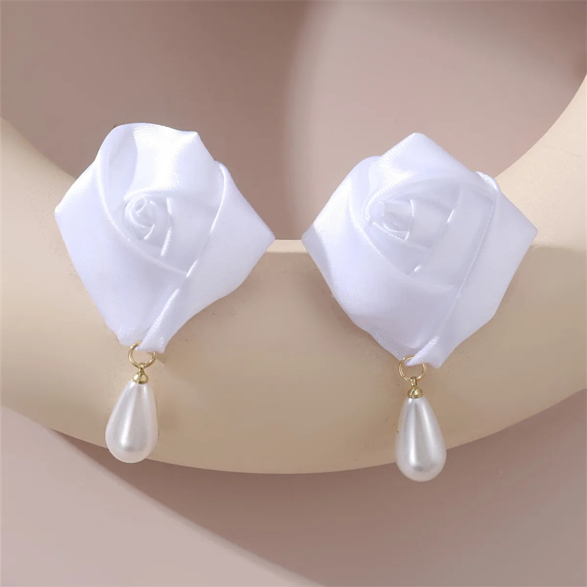 1 Pair Cute Lady Sweet Flower Artificial Pearl Cloth Ear Studs