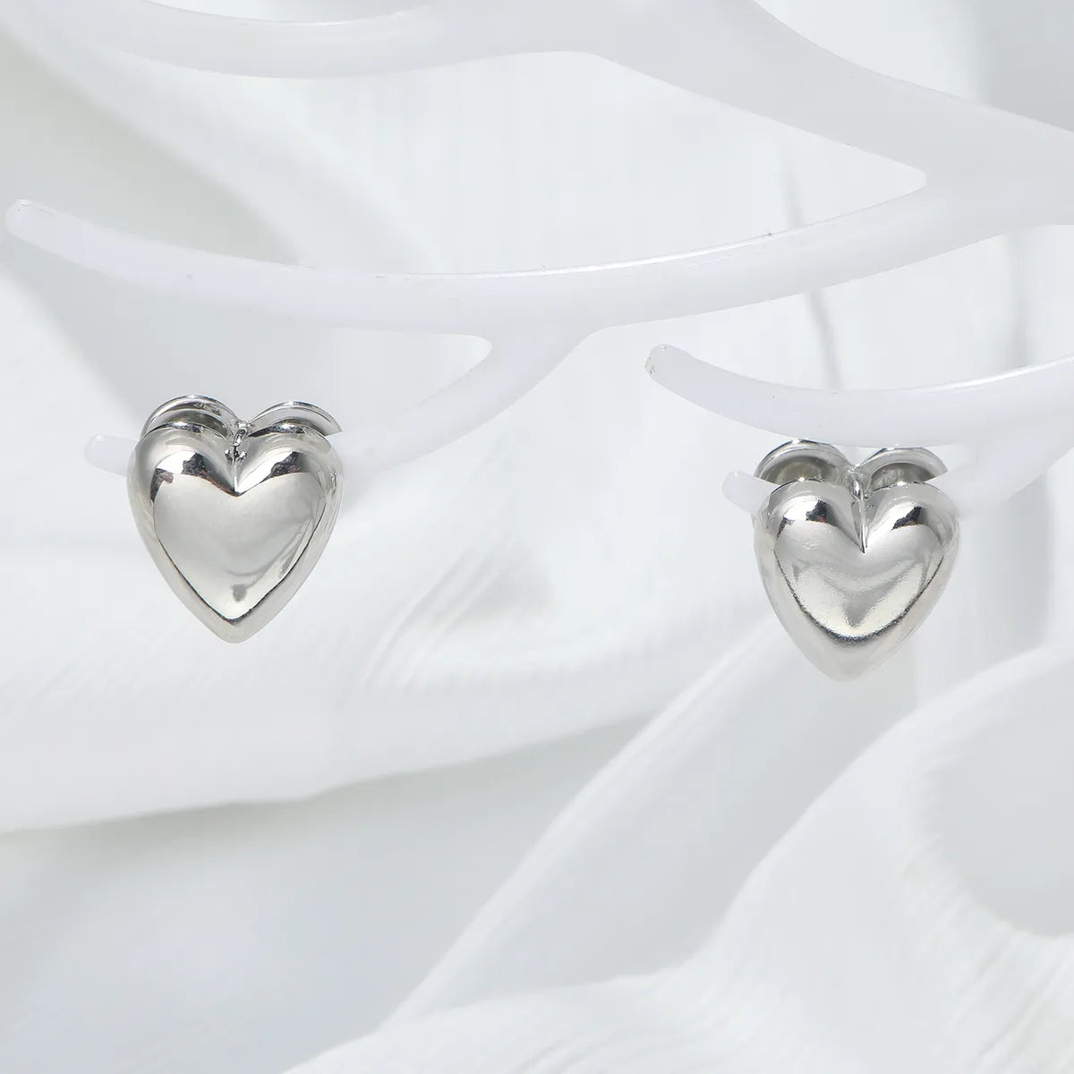 1 Pair Cute Simple Style Geometric Heart Shape Alloy Earrings