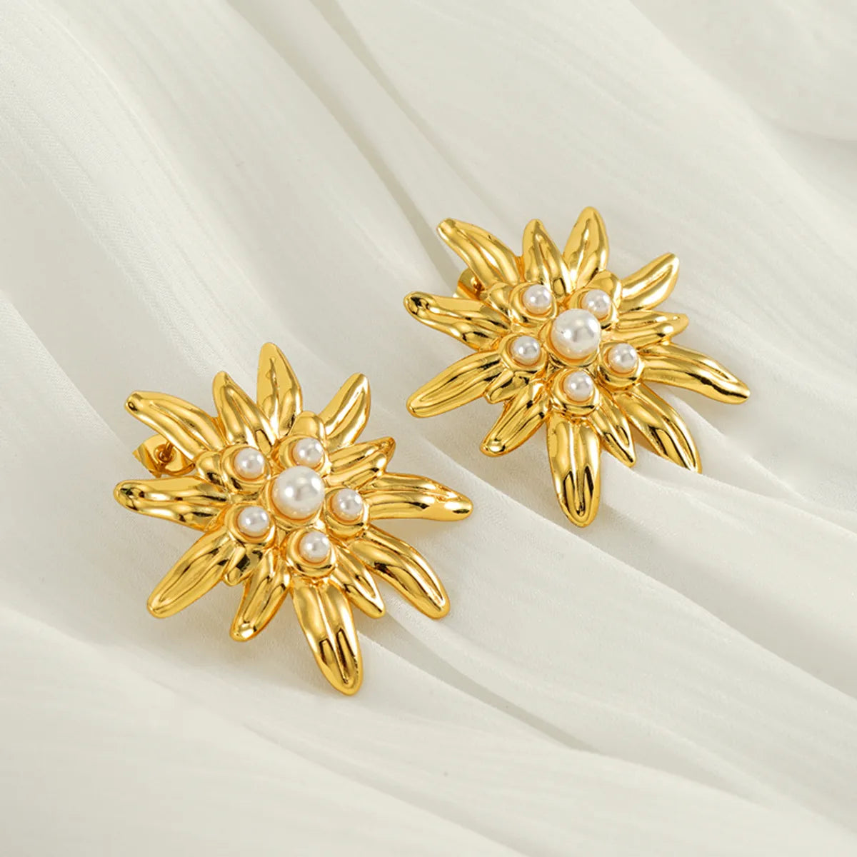 1 Pair Cute Simple Style Sunflower Inlay 304 Stainless Steel Artificial Pearls 18K Gold Plated Ear Studs