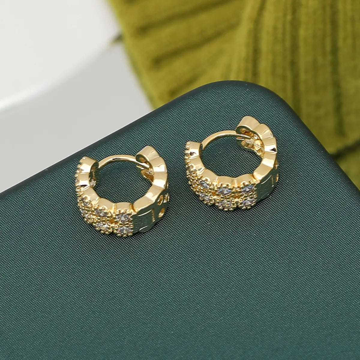 1 Pair Cute Sweet Commute Round Plating Inlay Copper Zircon 18K Gold Plated Ear Studs