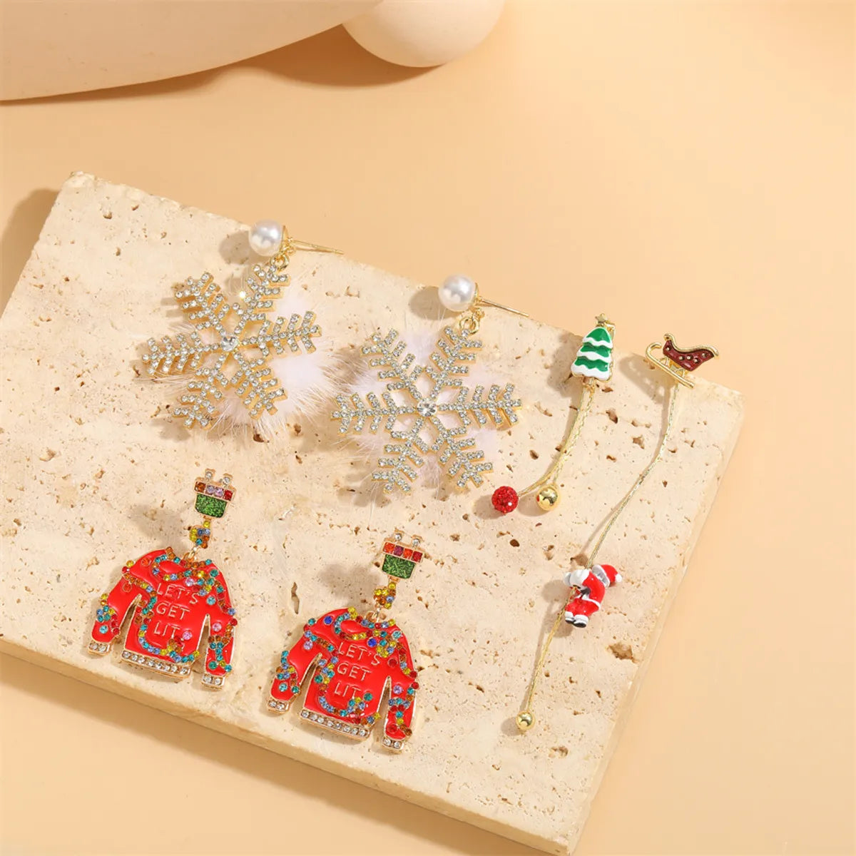 1 Pair Cute Sweet Santa Claus Snowflake Enamel Plating Inlay Alloy Rhinestones Gold Drop Earrings