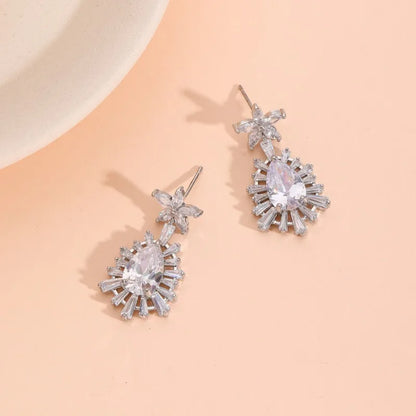 1 Pair Elegant Basic Classic Style Five Petal Flower Water Droplets Hollow Out Inlay Flakes Copper Zircon White Gold Plated Drop Earrings