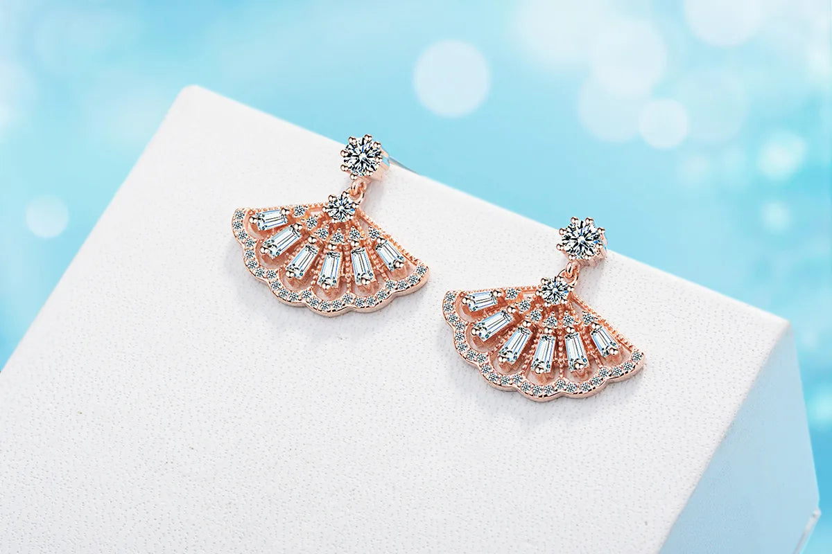 1 Pair Elegant Basic Commute Geometric Scallop Inlay Copper Zircon Ear Studs