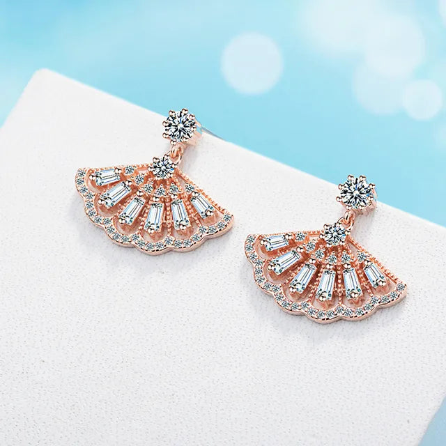 1 Pair Elegant Basic Commute Geometric Scallop Inlay Copper Zircon Ear Studs