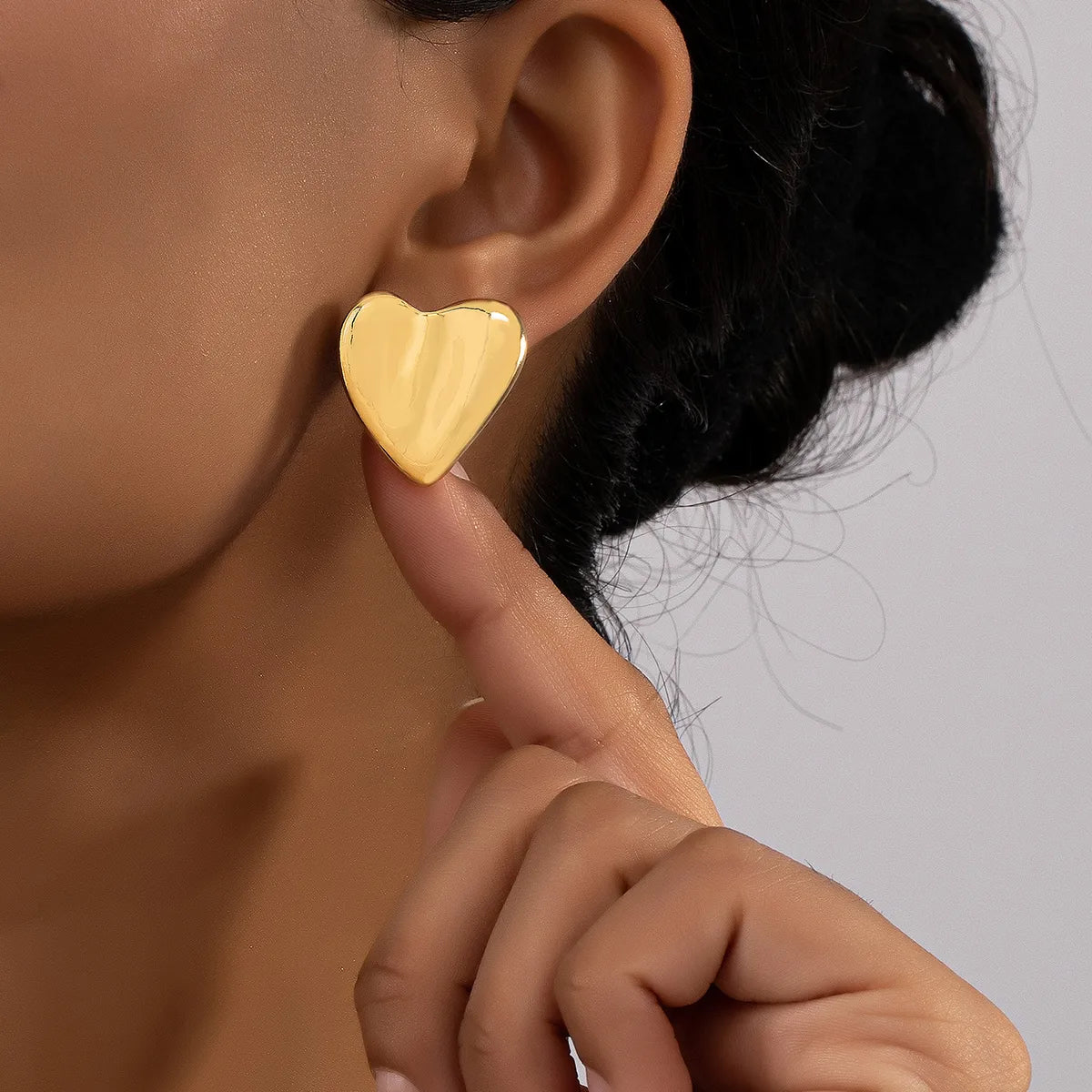 1 Pair Elegant Basic Simple Style Heart Shape Iron Ear Studs