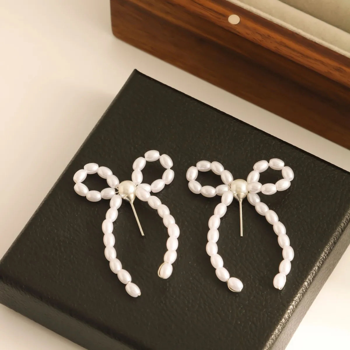 1 Pair Elegant Bow Knot Beaded Plating Artificial Pearl Alloy Ear Studs