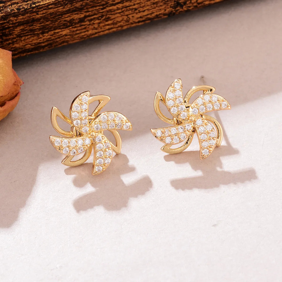 1 Pair Elegant C Shape Pearl Windmill Plating Inlay Arylic Copper Zircon Ear Studs