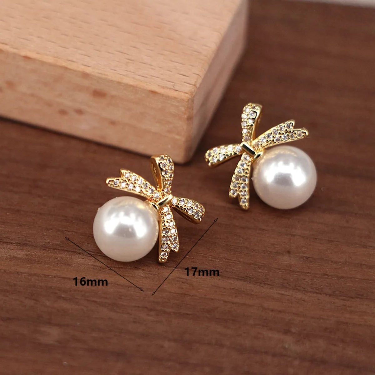 1 Pair Elegant Classic Style Heart Shape Flower Bow Knot Inlay Copper Artificial Pearls Imitation Pearl Zircon 18K Gold Plated Drop Earrings Ear Studs