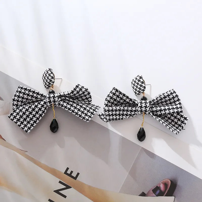 1 Pair Elegant Classic Style Houndstooth Bow Knot Inlay Alloy Cloth Artificial Crystal Gold Plated Drop Earrings