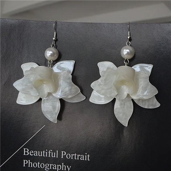 1 Pair Elegant Classic Style Streetwear Flower Petal Arylic Metal Drop Earrings