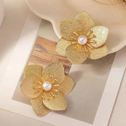 1 Pair Elegant Classical Plant Flower Asymmetrical Three-Dimensional Titanium Steel Iron Resin Gold Plated Ear Studs