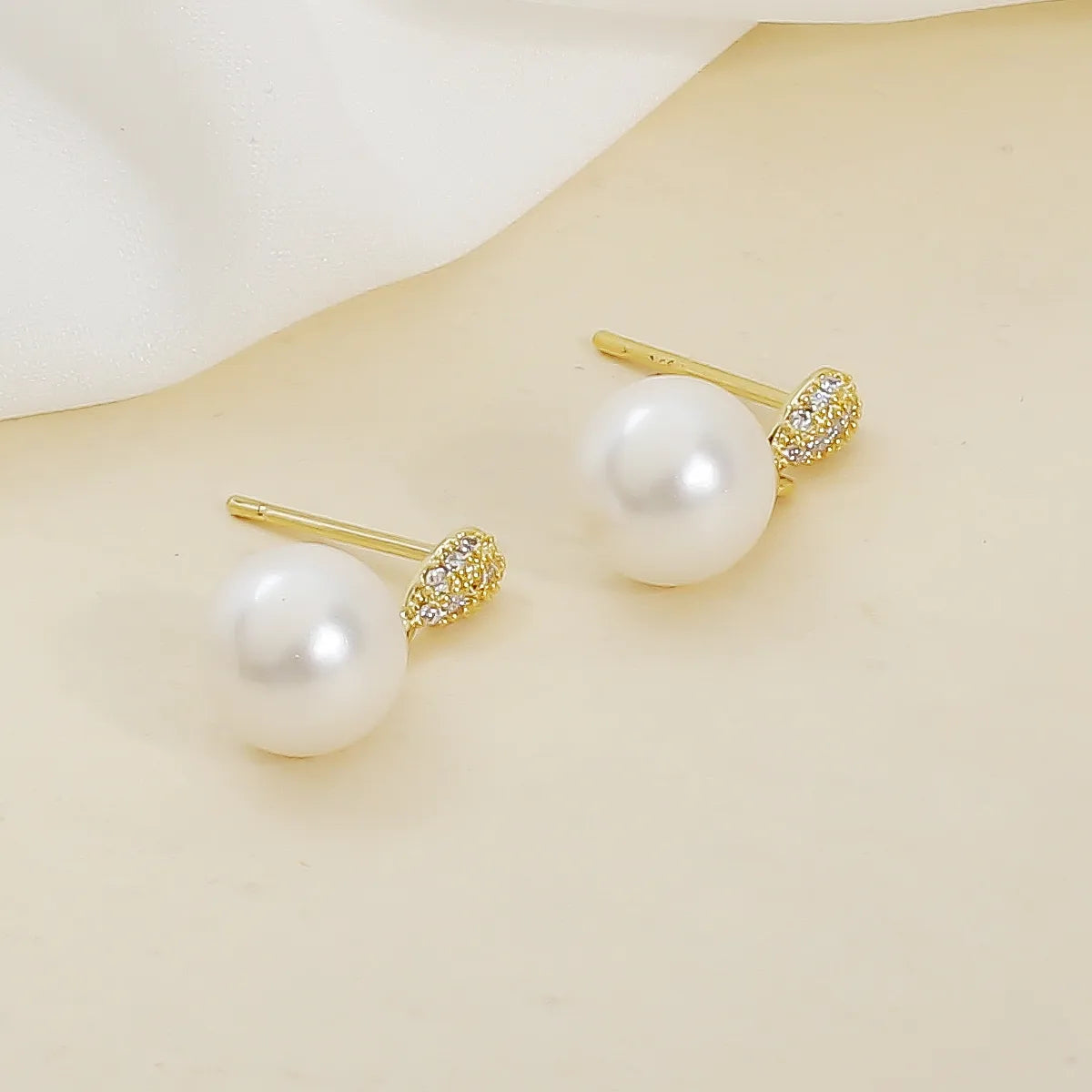 1 Pair Elegant Classical Simple Style Round Plating Inlay Artificial Pearl Copper Zircon Drop Earrings