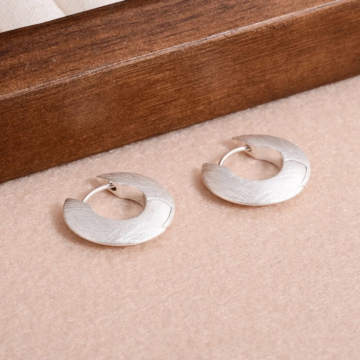 1 Pair Elegant Classical Simple Style Solid Color Plating Alloy Silver Plated Ear Studs