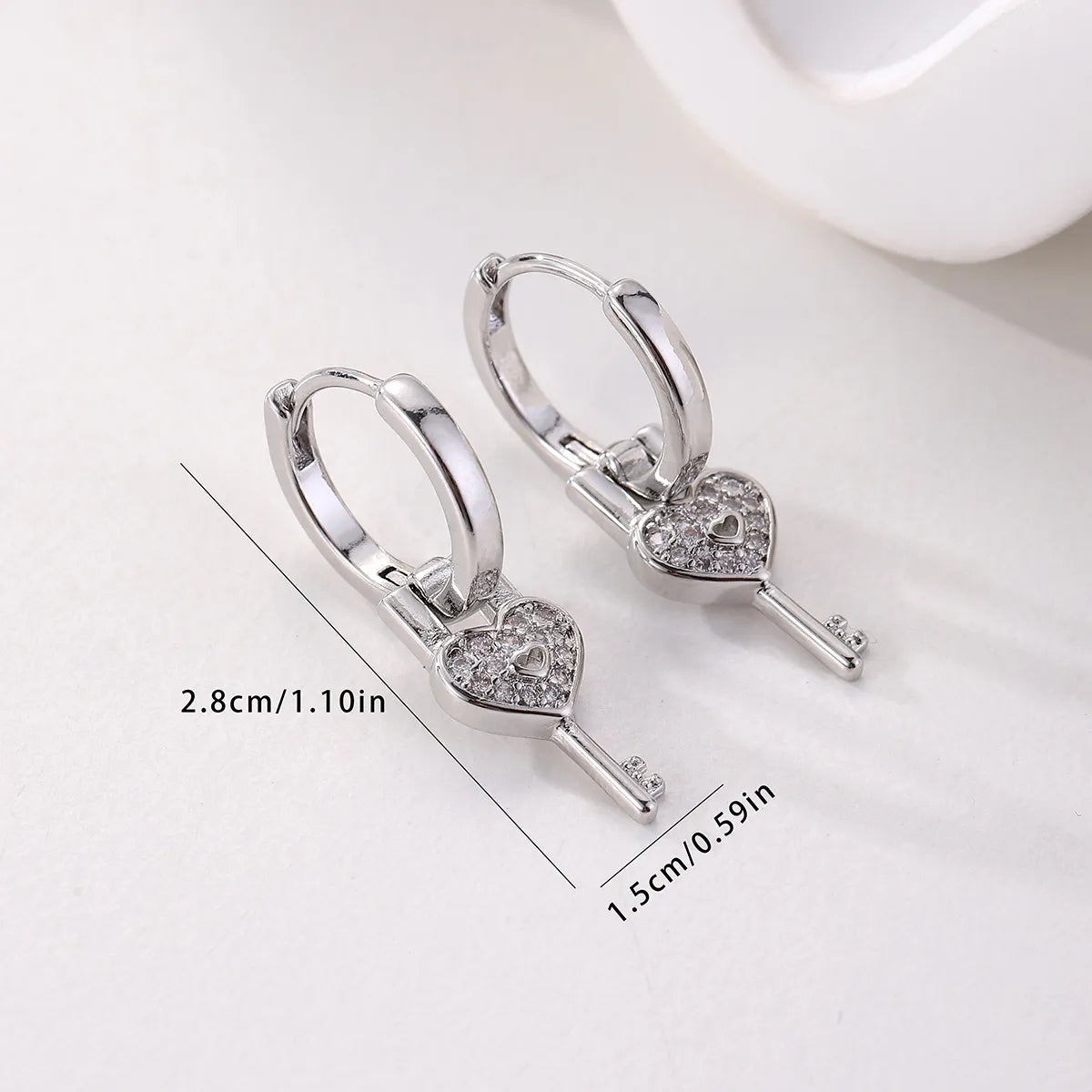 1 Pair Elegant Classical Solid Color Heart Shape Key Handmade Inlay Metal Copper Zircon White Gold Plated Drop Earrings