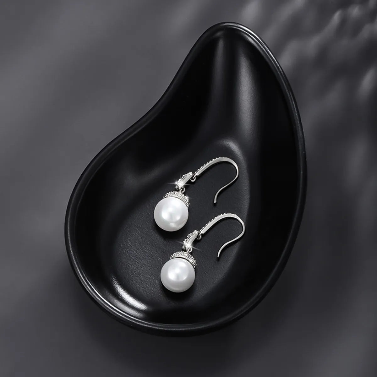 1 Pair Elegant Classical Xuping Round Plating Inlay Alloy Copper Alloy Artificial Pearls White Gold Plated Drop Earrings