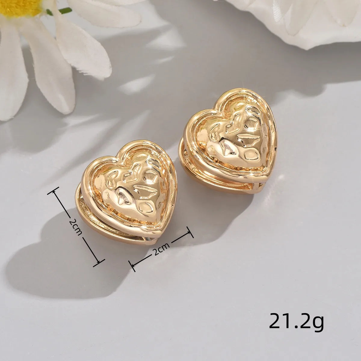 1 Pair Elegant Cute Heart Shape Shell Alloy Iron Ear Studs