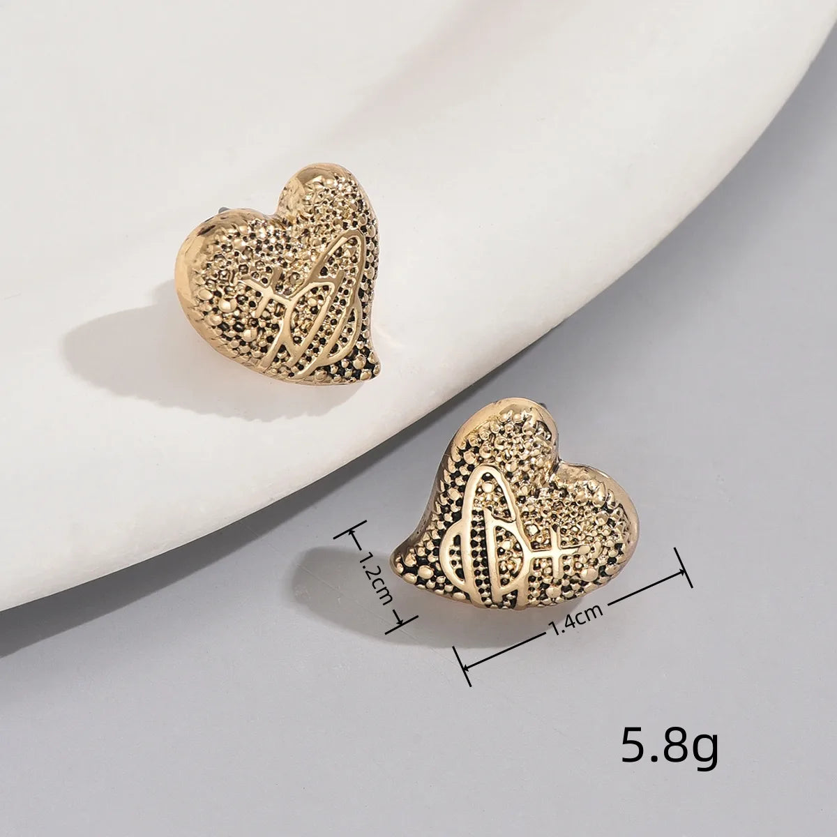 1 Pair Elegant Cute Heart Shape Shell Alloy Iron Ear Studs