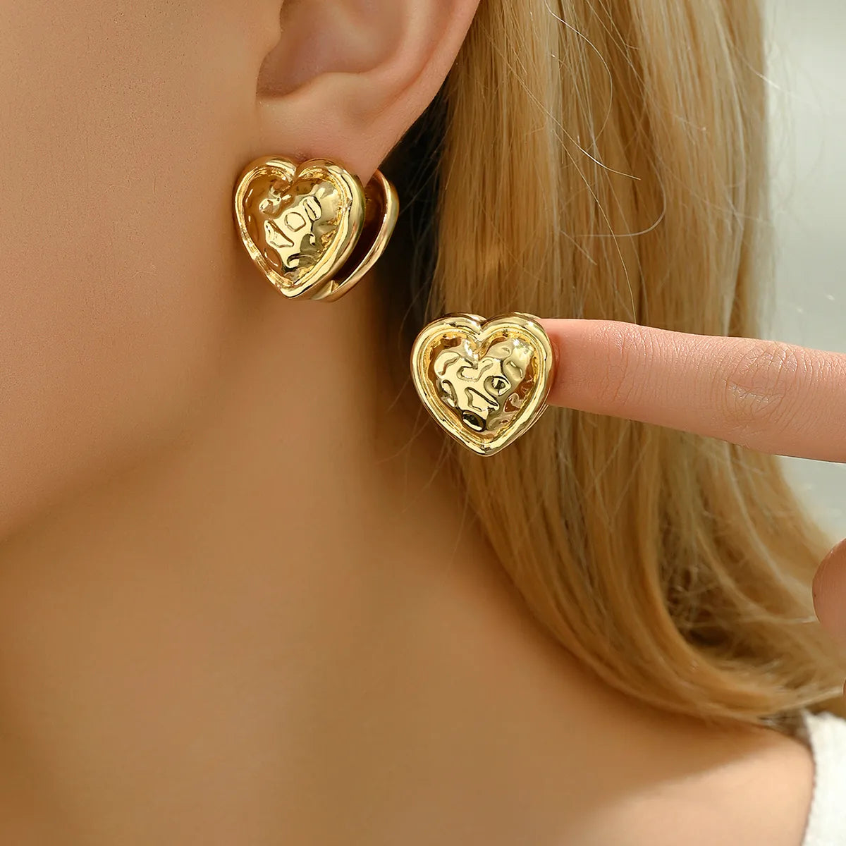 1 Pair Elegant Cute Heart Shape Shell Alloy Iron Ear Studs