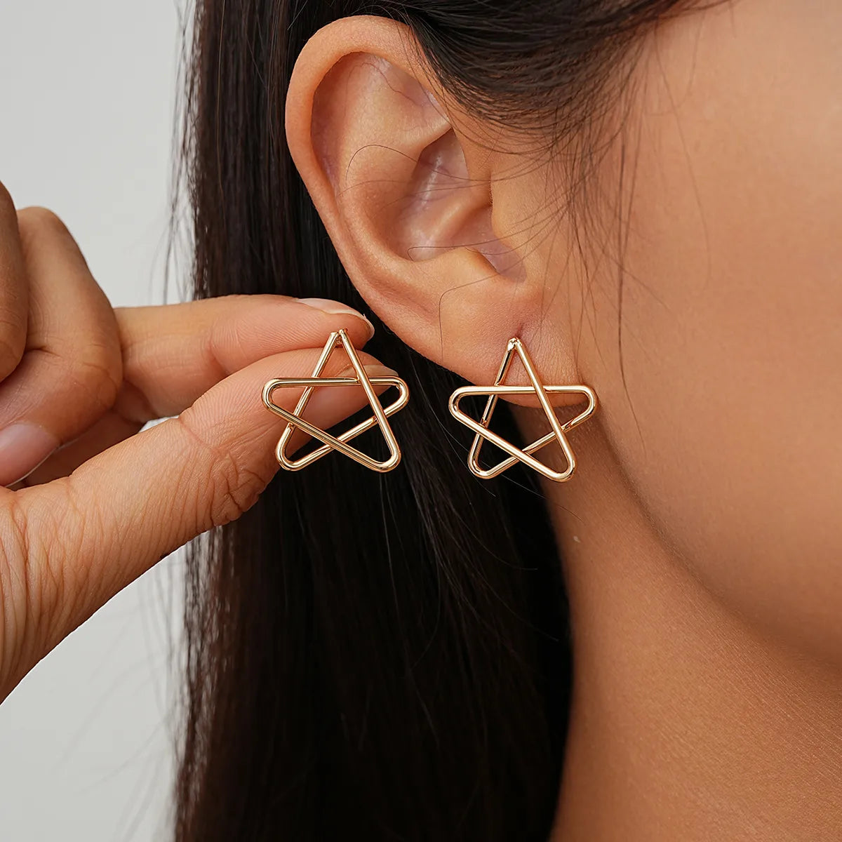 1 Pair Elegant Cute Simple Style Star Hollow Out Titanium Steel Iron Ear Studs