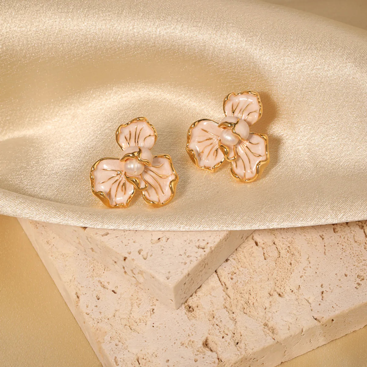 1 Pair Elegant Flower Enamel Plating Inlay Alloy Pearl 18k Gold Plated Ear Studs