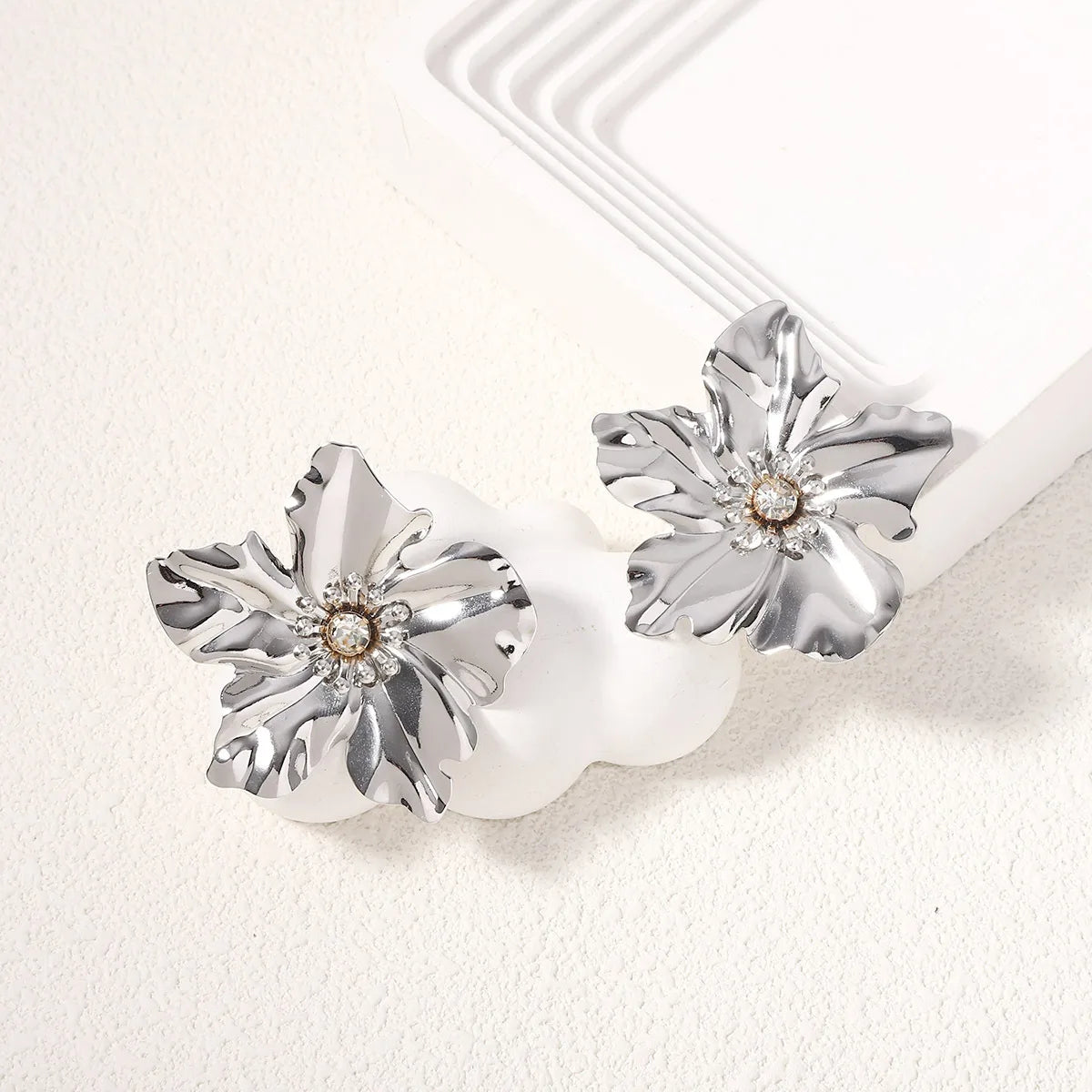 1 Pair Elegant Flower Inlay Metal Rhinestones Ear Studs