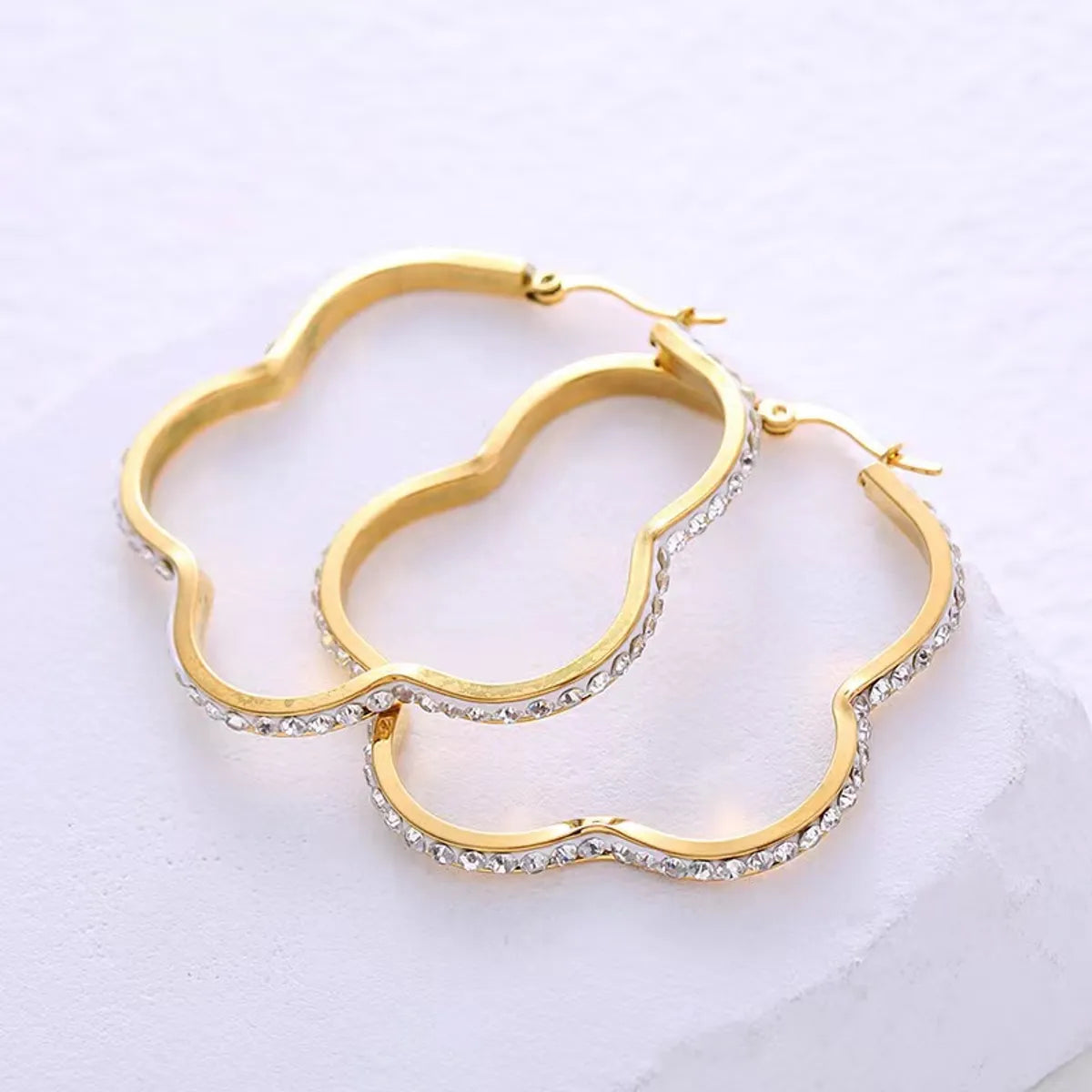 1 Pair Elegant Flower Inlay Titanium Steel Artificial Diamond Hoop Earrings