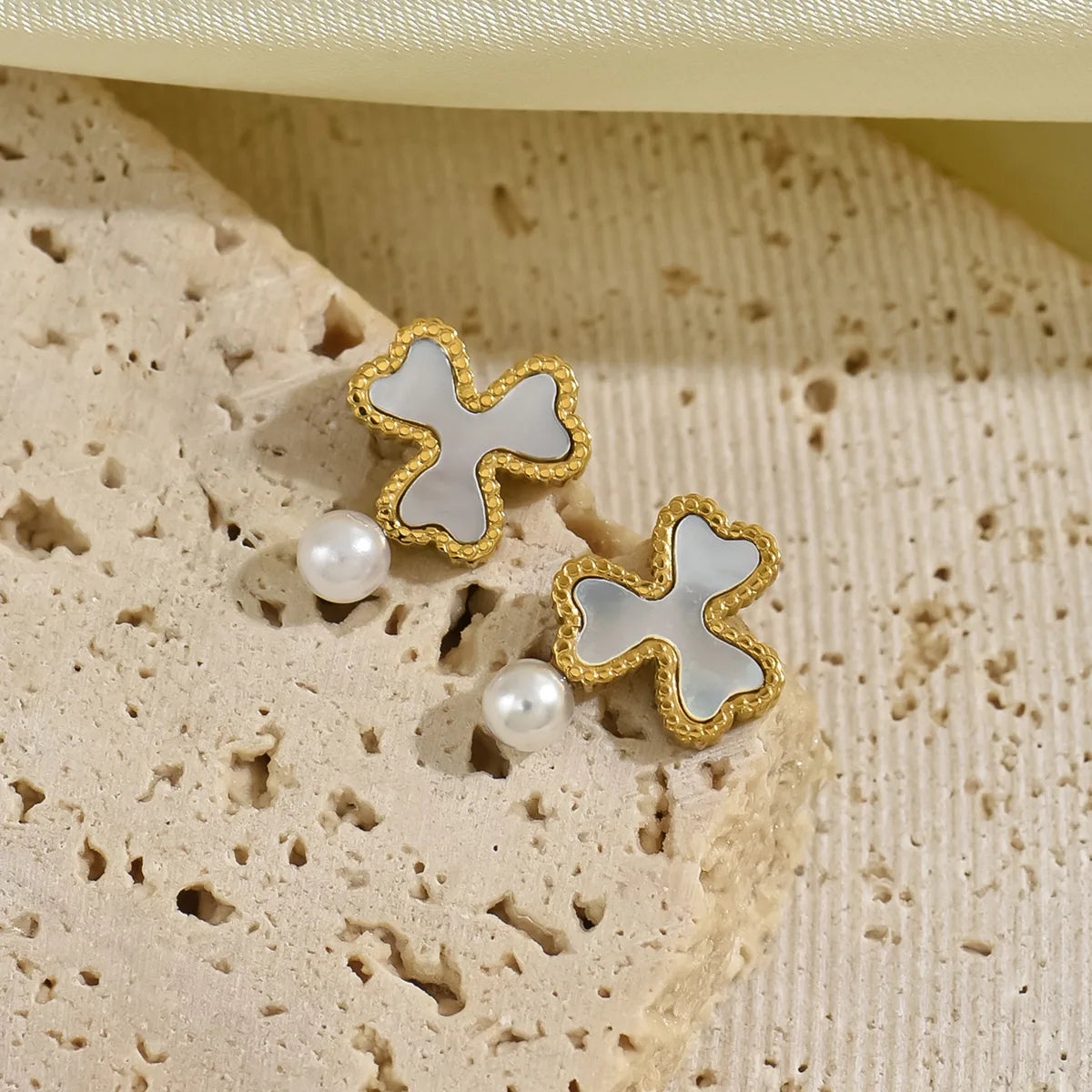 1 Pair Elegant Flower Plating Inlay 304 Stainless Steel Pearl 14K Gold Plated Drop Earrings