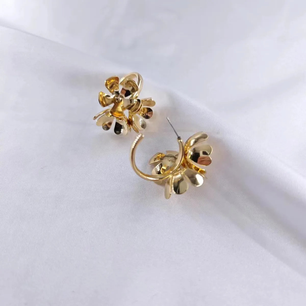 1 Pair Elegant Flower Plating Metal Ear Studs