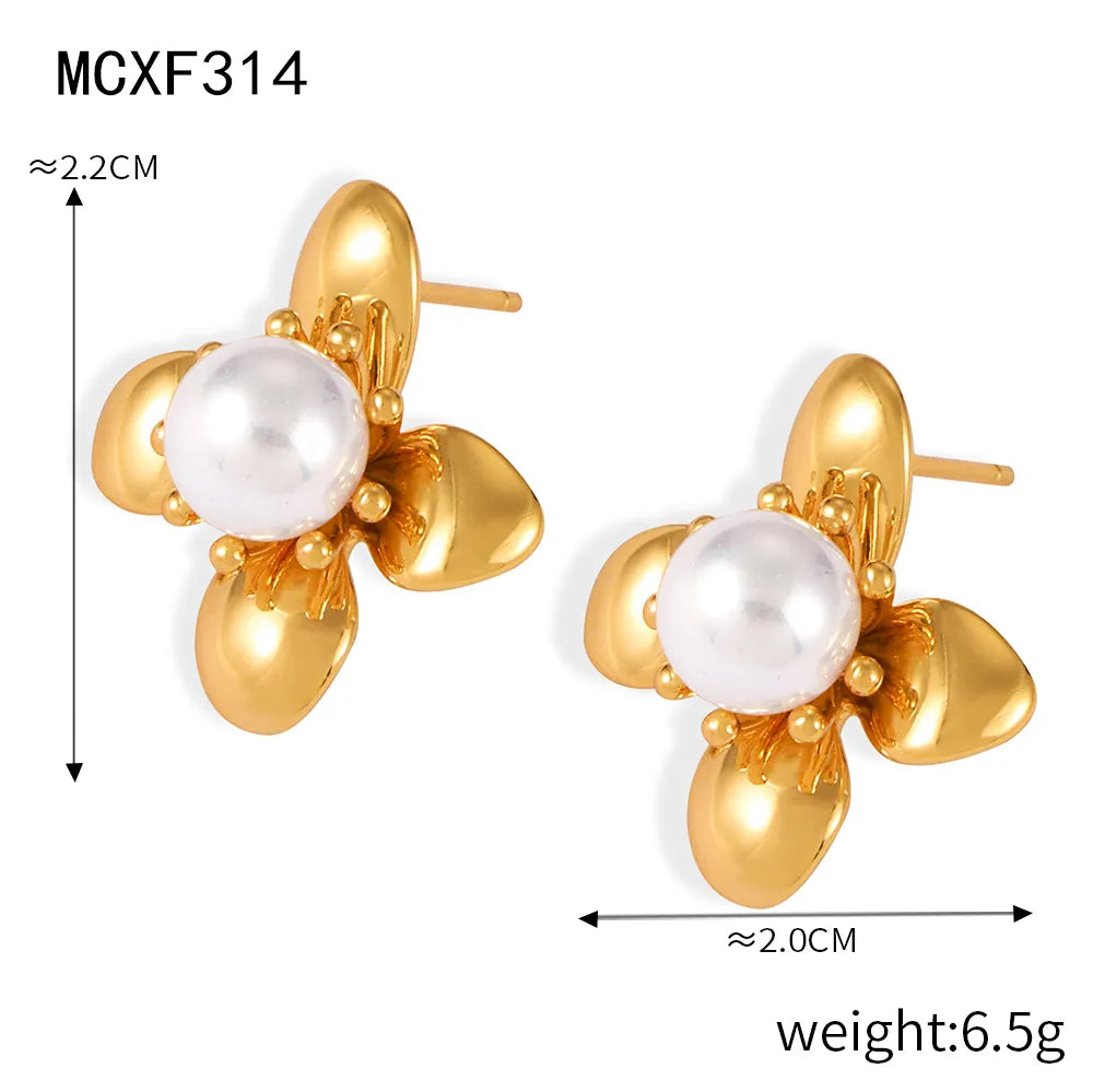 1 Pair Elegant French Style Simple Style Flower Inlay Copper Artificial Pearls 18K Gold Plated Ear Studs