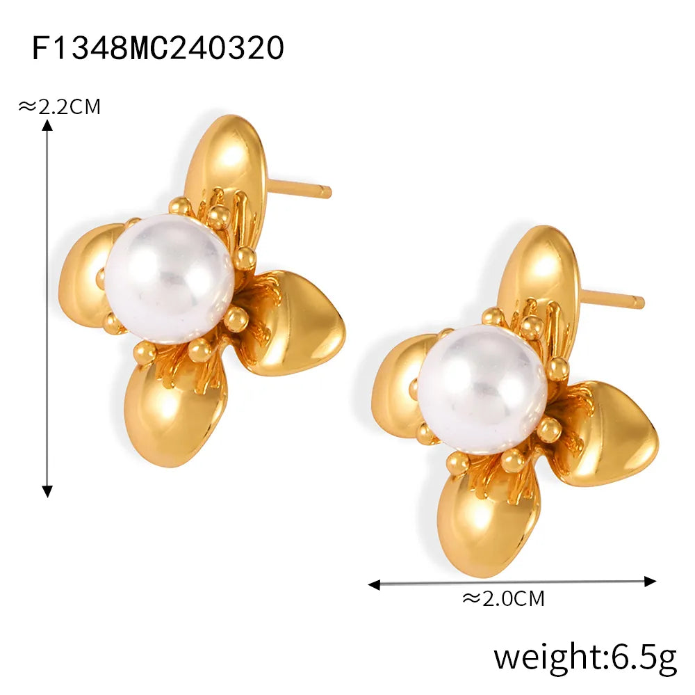 1 Pair Elegant French Style Simple Style Flower Inlay Copper Artificial Pearls 18K Gold Plated Ear Studs