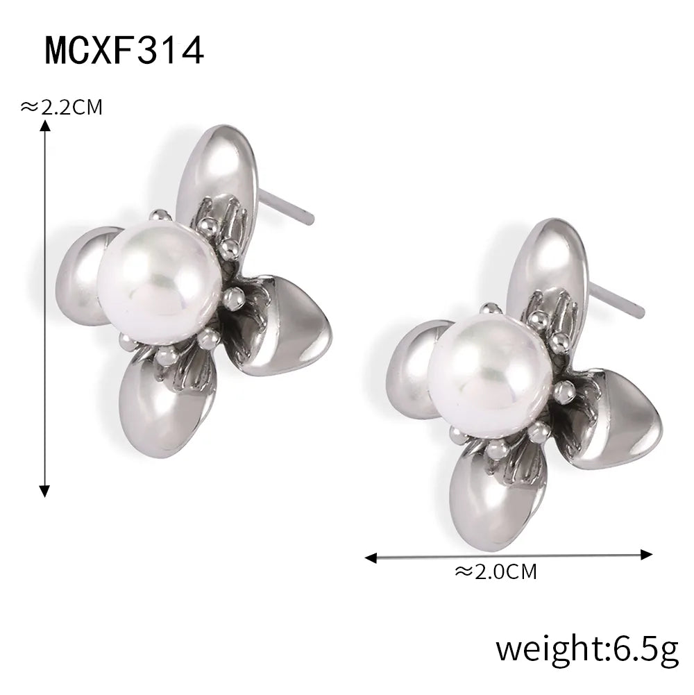 1 Pair Elegant French Style Simple Style Flower Inlay Copper Artificial Pearls 18K Gold Plated Ear Studs