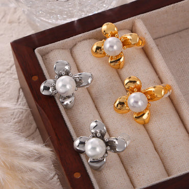 1 Pair Elegant French Style Simple Style Flower Inlay Copper Artificial Pearls 18K Gold Plated Ear Studs