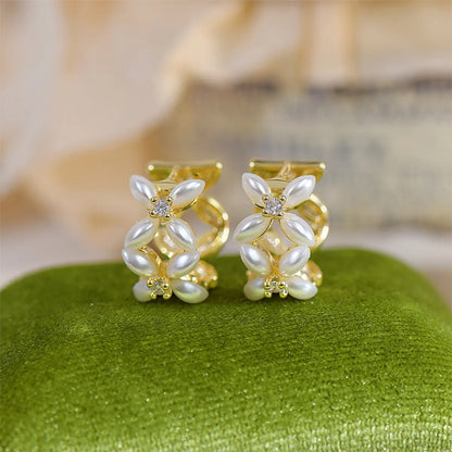 1 Pair Elegant French Style Simple Style Flower Plating Inlay Copper Artificial Pearls Zircon 14k Gold Plated Ear Studs