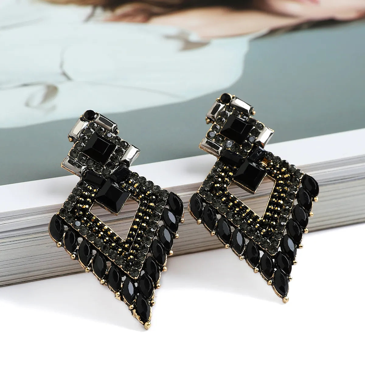 1 Pair Elegant Geometric Argyle Inlay Alloy Glass Ear Studs